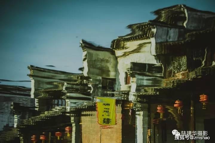 夏季热带海滩逃生